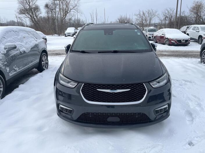 2021 Chrysler Pacifica Hybrid Pinnacle w/AdaptiveCruise Sunroof Nav HtdCldMemLthr HtdSteeringWheel Hands-FreeLftgt Milwaukee WI